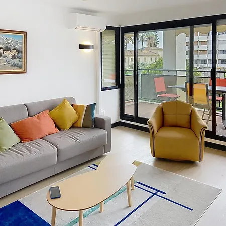 Riviera - One-bedroom Near Lägenhet