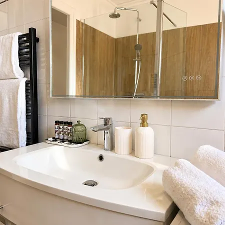 Apartment Riviera - One-bedroom Near *